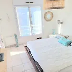 Climatise Centre Ville, Proche Plages Raphael Et Frejus Avec Ascenseur Apartamento *
