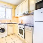Climatise Centre Ville, Proche Plages Raphael Et Frejus Avec Ascenseur Apartamento *