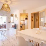 Climatise Centre Ville, Proche Plages Raphael Et Frejus Avec Ascenseur Apartamento *