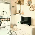 Apartamento Climatise Centre Ville, Proche Plages Raphael Et Frejus Avec Ascenseur *