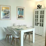 Climatise Centre Ville, Proche Plages Raphael Et Frejus Avec Ascenseur Apartamento
